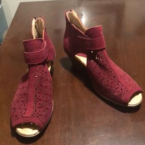 Earth Kelsey Burgundy Suede Ankle Boot/Shoe